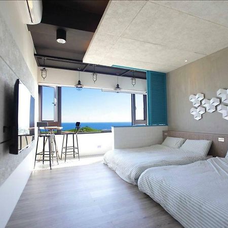 琉球茶室 現代館 Bed & Breakfast Xiaoliuqiu Exterior foto